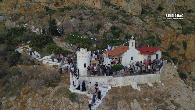 Ναύπλιο: Εσπερινός και λιτανεία της Ιεράς Εικόνας στο γραφικό εκκλησάκι του Αγίου Νικολάου στην Καραθώνα (βίντεο drone)