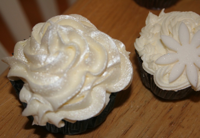 Black White Wedding Cupcakes