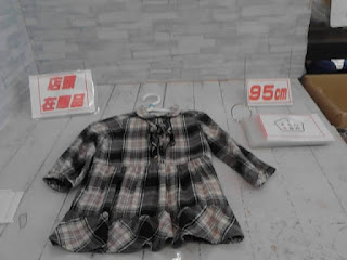 中古品　子供服　９５ｃｍ　3can4one 　ブラック×ホワイト×ピンク　チェック柄　長袖ワンピース　１９８円
