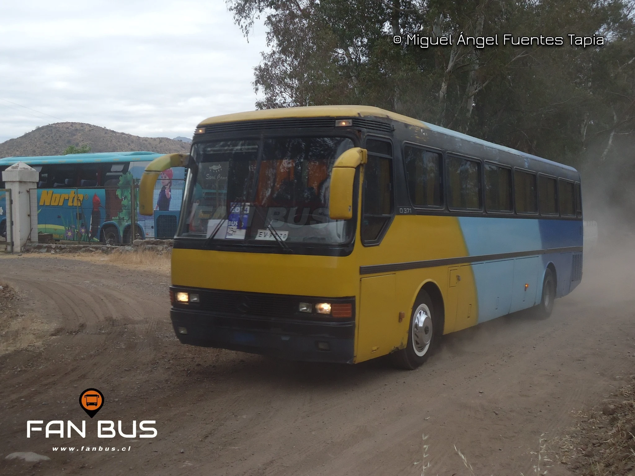 O 371 RS azul,celeste y amarillo