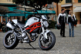 2011 motor Ducati Monster 796 road pic