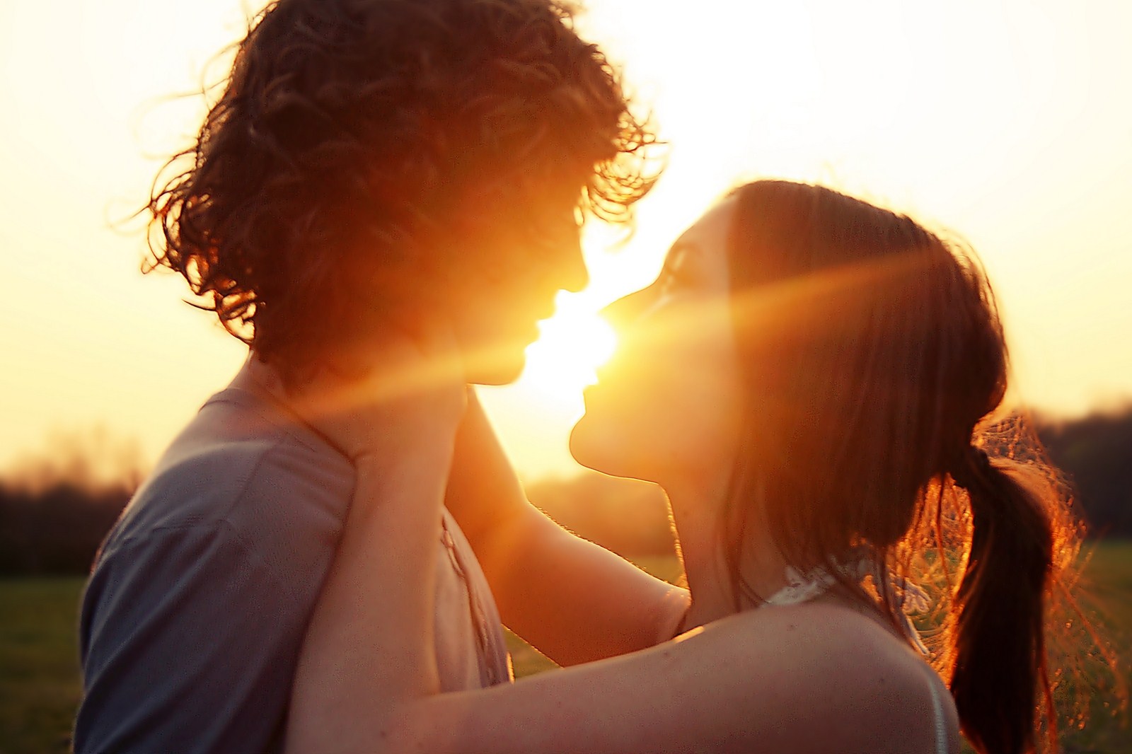 Free Download Best Romantic love couples wallpapers hd  - romantic love couples kissing wallpapers