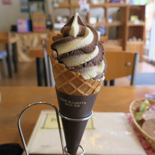 【Cafeアニミ／横浜：新高島】ソフトクリーム チョコバニラ：300円