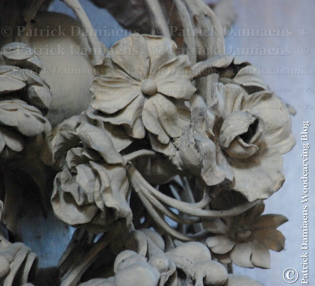 Grinling Gibbons houtsnijwerk in St James's kerk Piccadilly in London |  Hoog reliëf houtsnijwerk in lindehout.