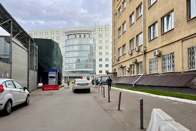 Большая Татарская улица, дворы, территория бывшего Московского радиозавода «Темп», бизнес-центр «Аквамарин-2» (территория бывшего Московского завода автоагрегатов), бизнес-центр «Б.Татарская 35»