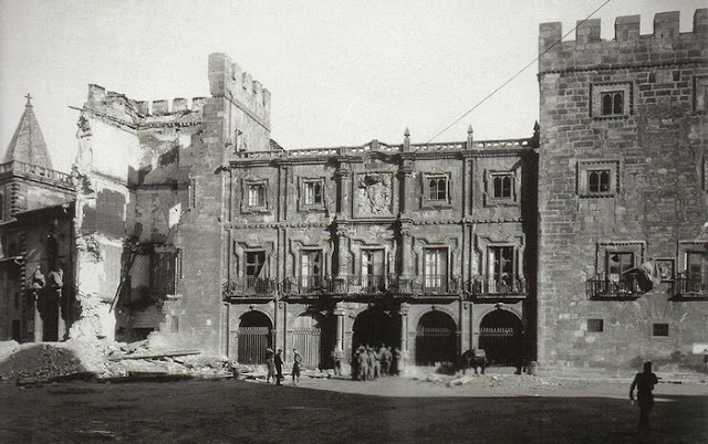 Palacio Revillagigedo en Gijón derruido durante la Guerra Civil Española