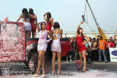 Sensasi Hot Foto Model Cantik Car Wash Angels - Ada Yang Asik