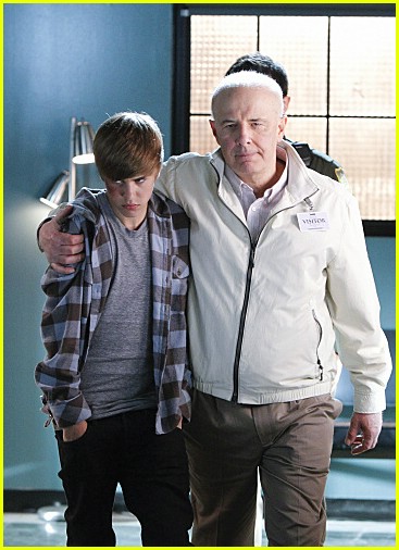 justin bieber shot on csi gif. csi justin bieber getting shot