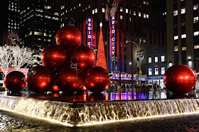 New York Christmas Ornament Fountain