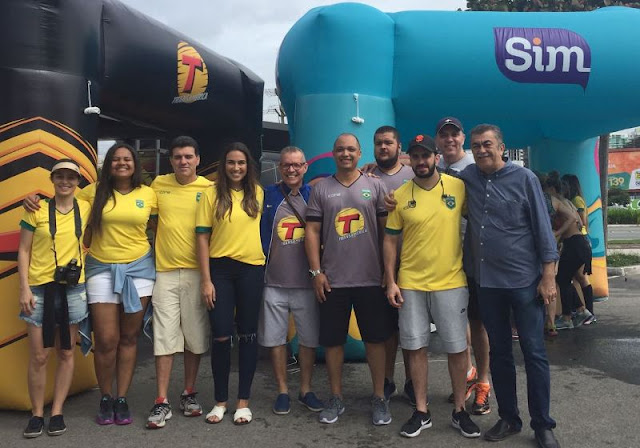 Equipe da Transamérica Hits, de Guarapari (ES): emissora atenderá região com 125 mil habitantes (Foto: Divulgação / Grupo Sim de Comunicação)