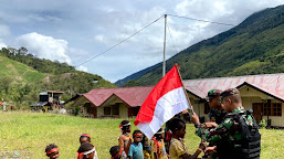   Prajurit TNI AD Tanamkan Cinta Tanah Air Kepada Anak Usia Dini