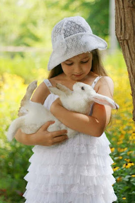 Cute-babygirl-playing-With-Rabbit