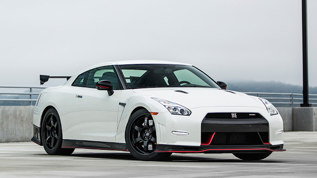 2016-nissan-gt-r-photos-12