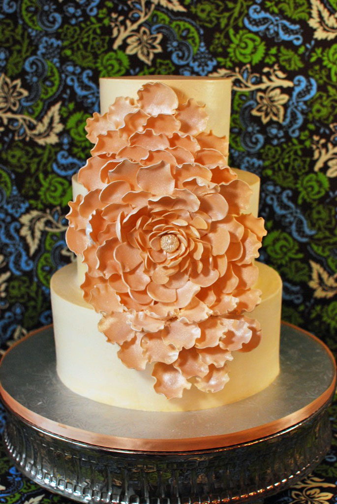  Several Videos On How To Make Lifelike Amaretto Cream Wedding Cake