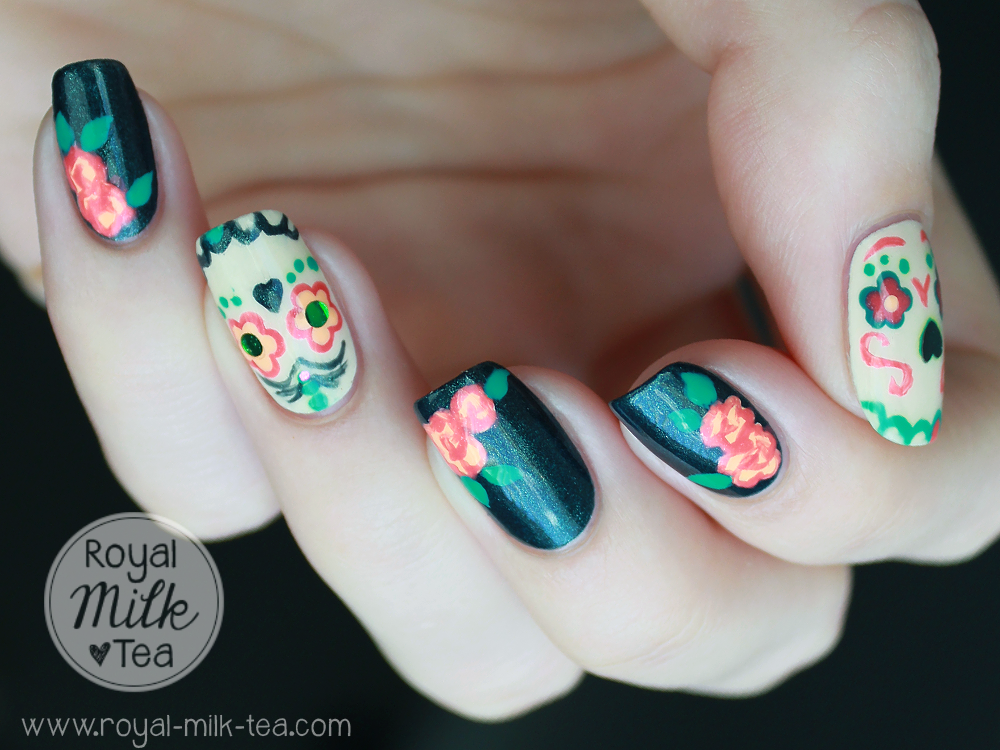 55 Non-Cheesy Halloween Nail Art Ideas To Try