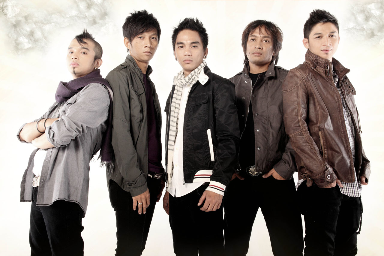 Ungu is a musical group comprising Indonesia Pasha (singer), Makki ...