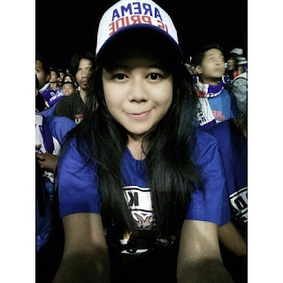 cerita aremanita, cindy aremanita, foto aremanita cantik, gambar aremanita cantik, aremanita di stadion, aremanita dan aremania, aremanita di kanjuruhan, dp aremanita, dirigen aremanita, dessy aremanita