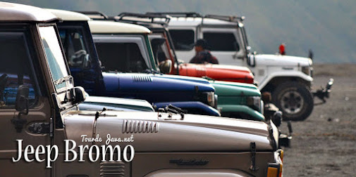 mobil jeep sebagai transport di bromo