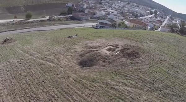 'Bajo el almendro', el documental que narra la exhumación de la fosa de Puerto Lope