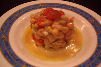 Garbanzos con crudités de verduras y ventresca de atún