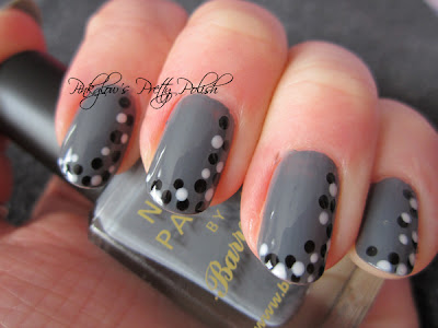 Grey_nail_art_with_monochromatic_dots