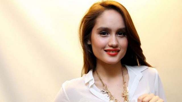 ini dia warna lipstick kesukaan cinta laura