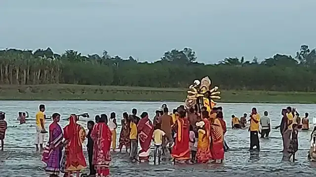 ইসলামপুরে প্রতিমা বিসর্জনের মধ্যে দিয়ে শেষ হলো দুর্গাপূজা