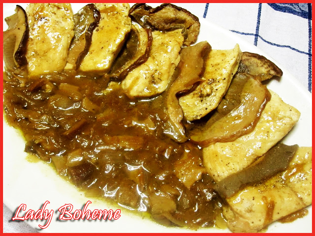 hiperica di lady boheme blog di cucina, ricette facili e veloci. Ricetta petti di pollo ai funghi porcini e crostini di polenta ai funghi