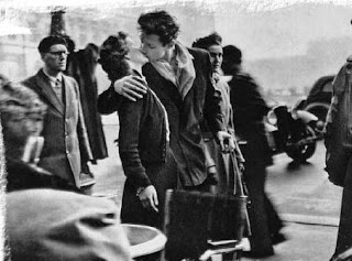 Photo Les amoureux de l'hôtel de ville de Doisneau