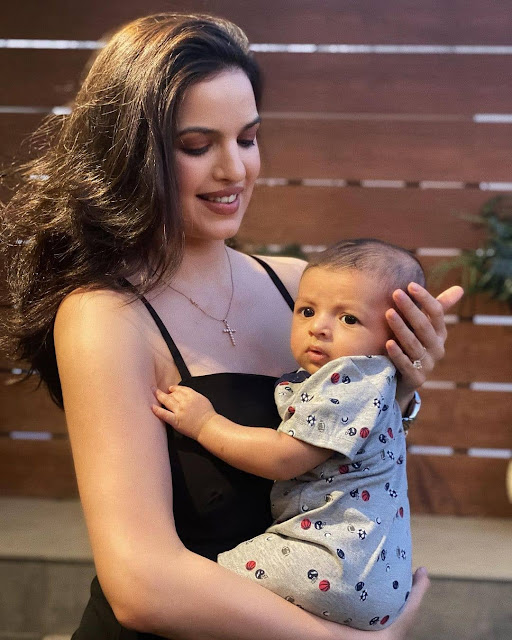 Mummy Natasa Stankovic with baby Agastya Pandya