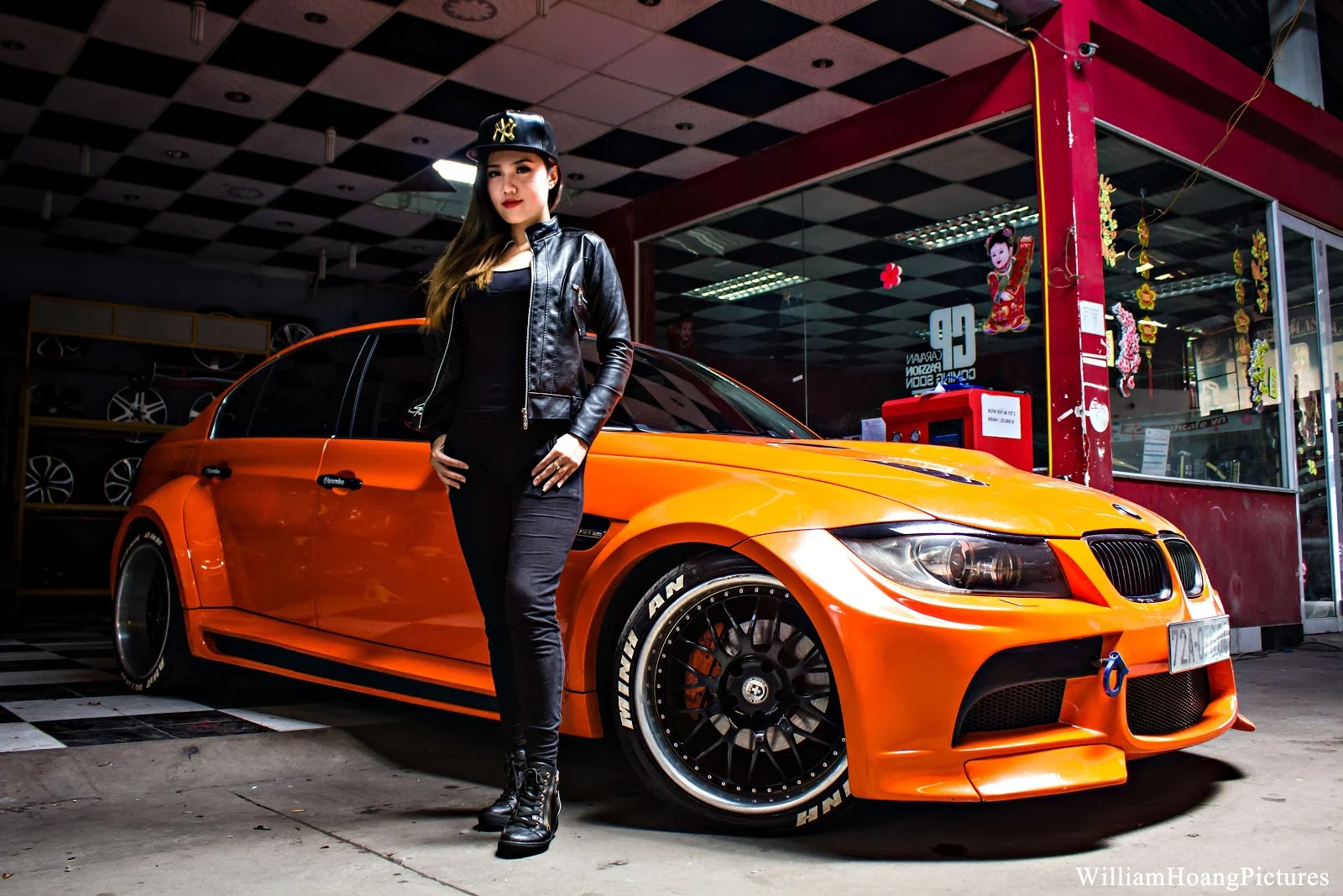 Vẻ đẹp ma mị của hot girl bên cạnh xế độ BMW M3 GTRS3