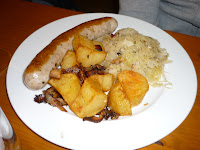 Bradwurst con Chucrut y patatas Mayer Am Pfarrplatz