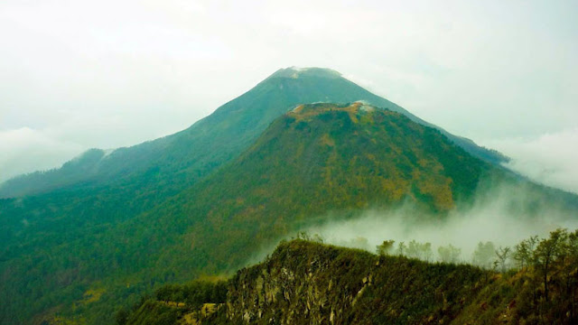 6 Misteri dan  Mitos  Gunung  Arjuno yang Aneh Misteri 