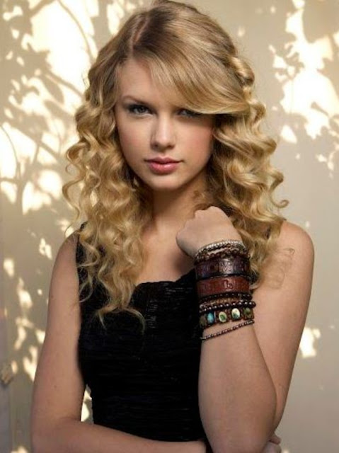 Taylor Swift Prom Hairstyle