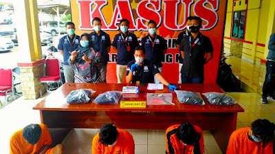 Kabur Ke Lampung, 4 Pelaku Pembacokan di Pasar Rau Berhasil  Ditangkap Polisi