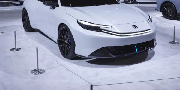 Appearing for the first time in America, Honda presents the Honda Prelude Concept