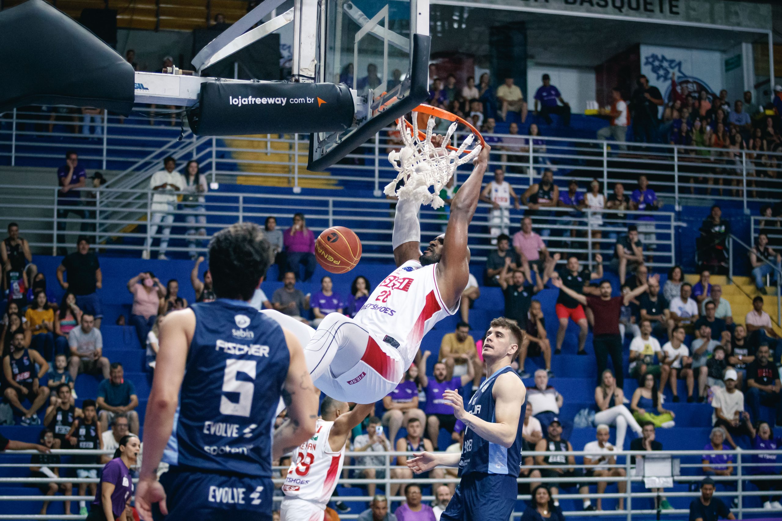 Em jogo emocionante, FlaBasquete vence o São Paulo fora de casa e assume a  Liderança do NBB