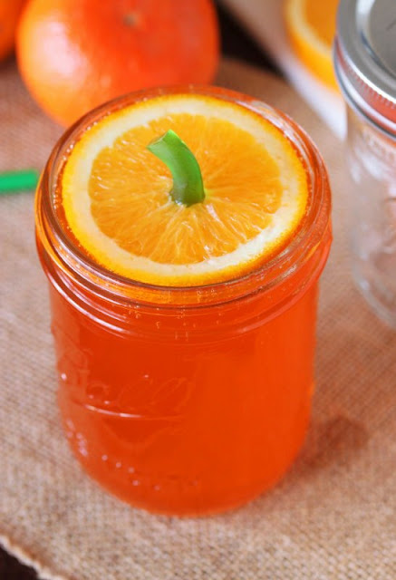 How to Use an Orange Slice as a Halloween Drink Pumpkin Topper Image