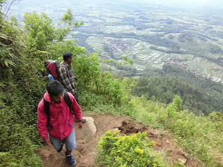 trekking vacations, trekking tours indonesia, mt andong, mount andong, slope mount andong