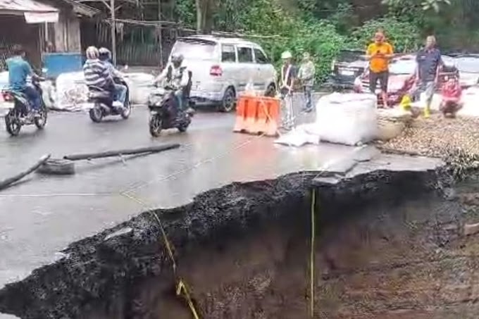 Badan Jalan Padang-Bukittinggi Amblas di Kelok Hantu