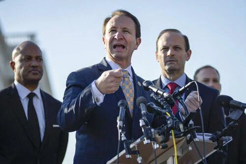 Louisiana Attorney General Jeff Landry (C) speaks during a press conference at the U.S. Capitol in Washington, on Jan. 22, 2020.