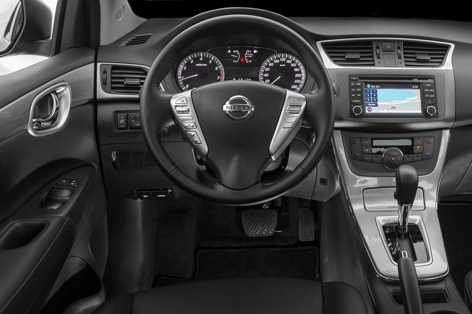 Novo Nissan Sentra 2015 - interior