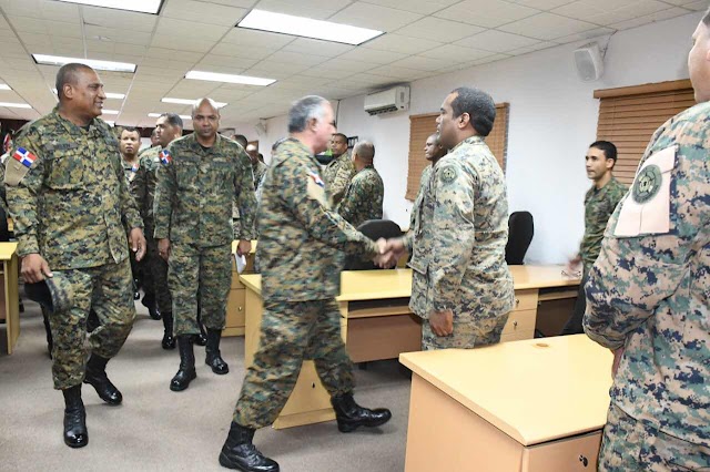 Comandante General del Ejército visita a EGEMERD  El Mayor General Estanislao Gonell Regalado, 