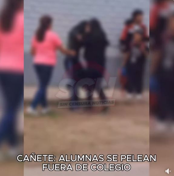 SAN VICENTE ALUMNAS SE PELEAN FUERA DEL COLEGIO 