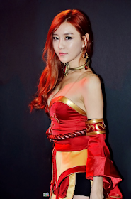 Choi Seul Ki performed in a costume from the DOTA 2 game character, Lina, a female hero agent whose bosom threaten to burst out dangerously besides her other skills.