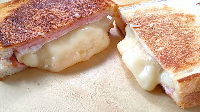 圧倒的背徳感グルメ！カマンベールチーズの明太子サンドレシピ
