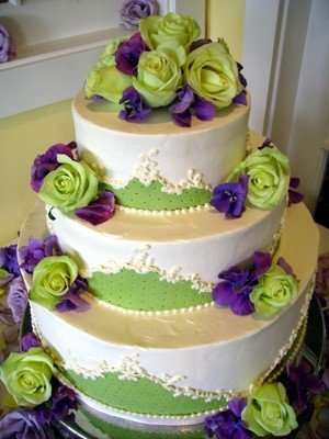 Following is a collection of wedding cakes pictures to inspire you featuring