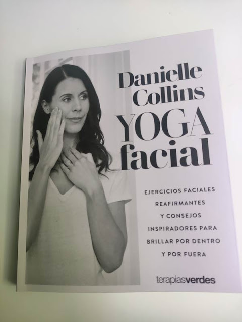 Libro Yoga facial de Danielle Collins
