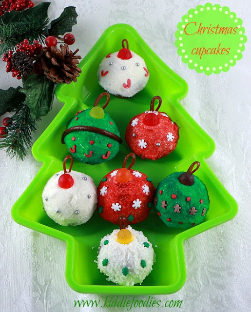 http://www.kiddiefoodies.com/dessert/christmas-cupcakes