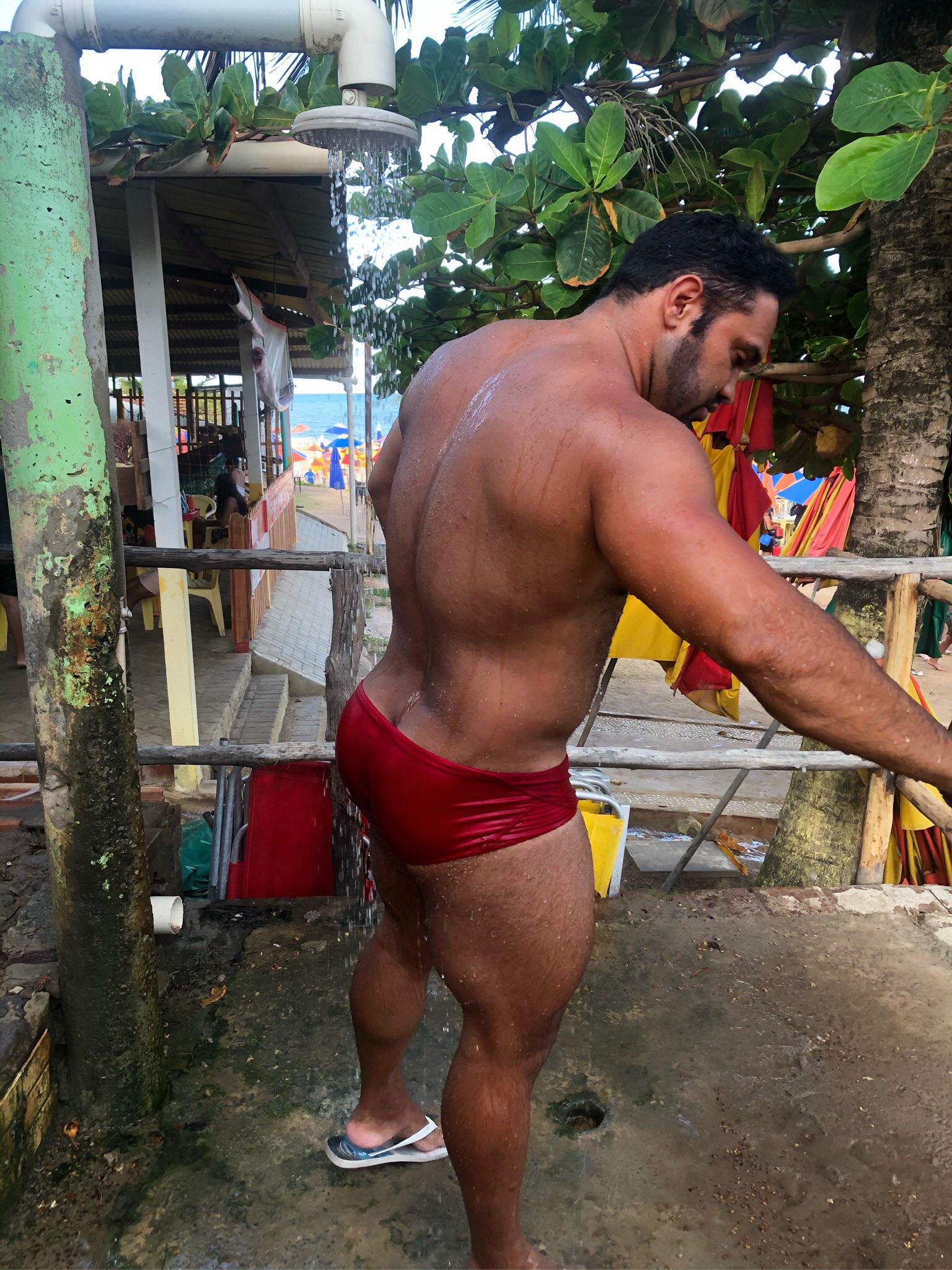 tanga roja de hombre